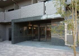 16/16 エントランス