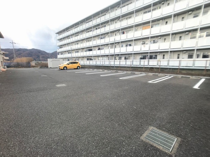20/28 駐車場