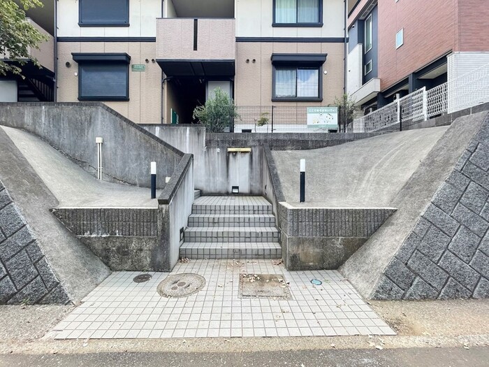 18/19 エントランス