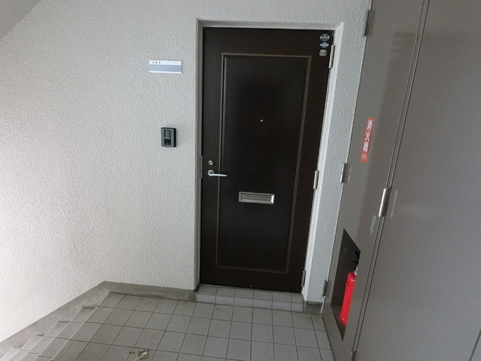 17/25 エントランス