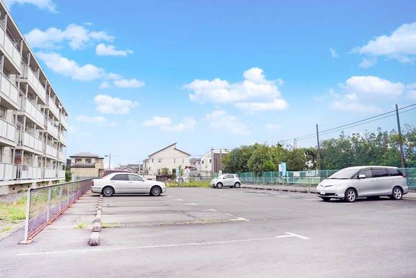 16/16 駐車場