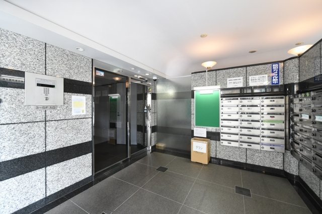 21/22 エントランス