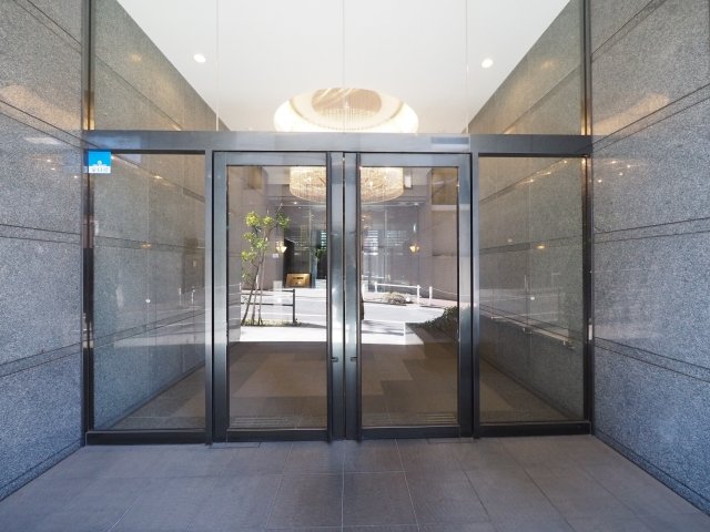 16/19 エントランス