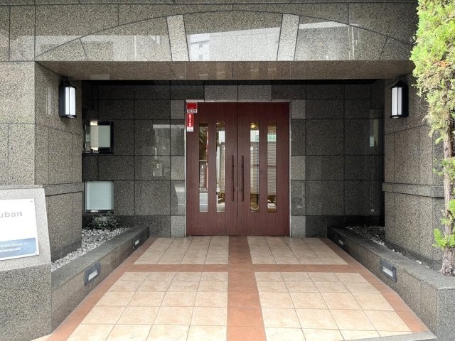 21/27 エントランス