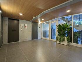 16/16 エントランス