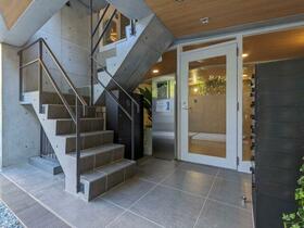 16/16 エントランス