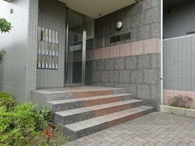 16/16 エントランス