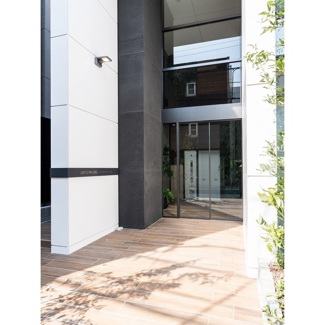 16/20 エントランス