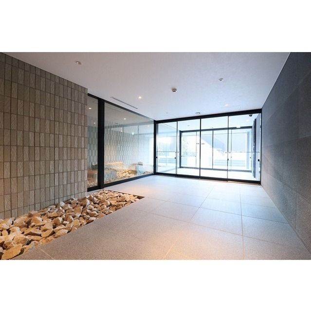 20/23 エントランス