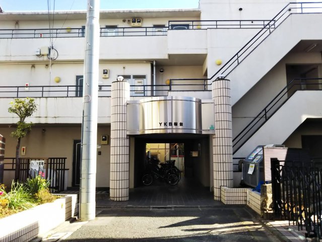 13/14 エントランス