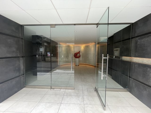 28/30 エントランス