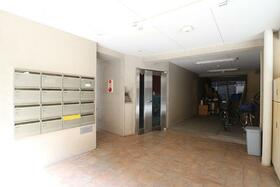 16/16 エントランス