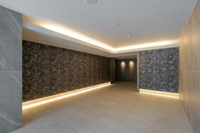 16/16 エントランス