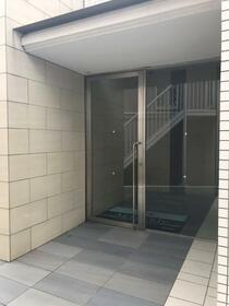 16/16 エントランス