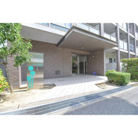 16/16 エントランス