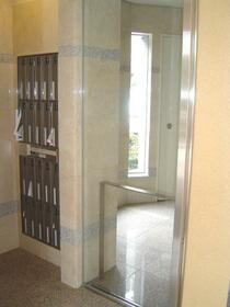 16/16 エントランス