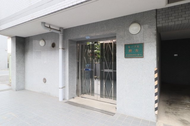 25/29 エントランス