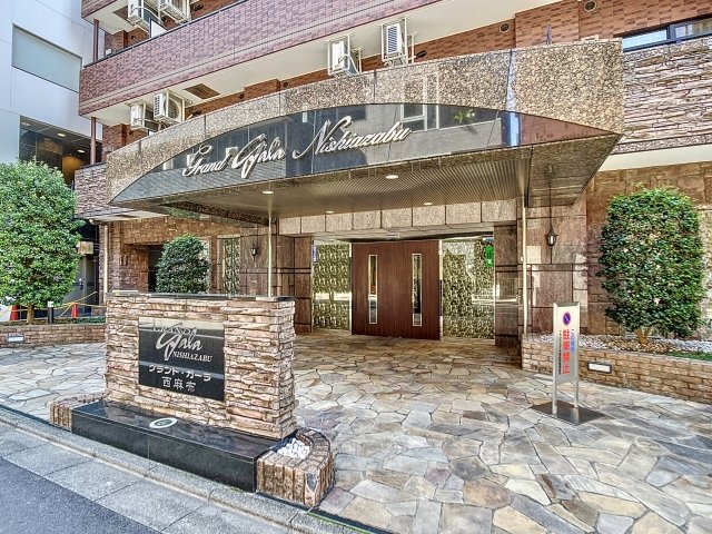 23/24 エントランス