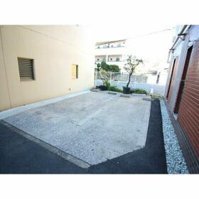 3/3 駐車場