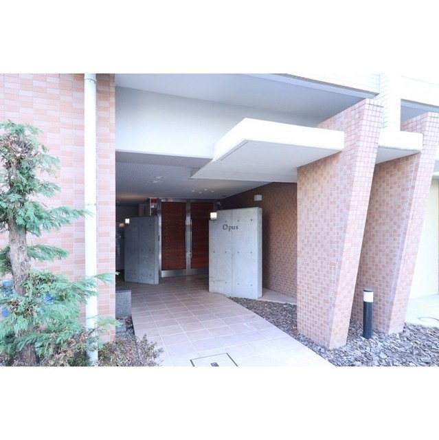 13/22 エントランス