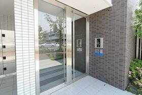 17/17 エントランス