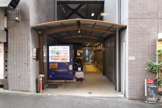 16/18 エントランス