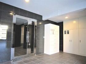 16/16 エントランス