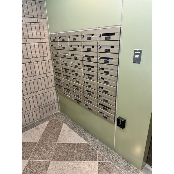 5/5 エントランス