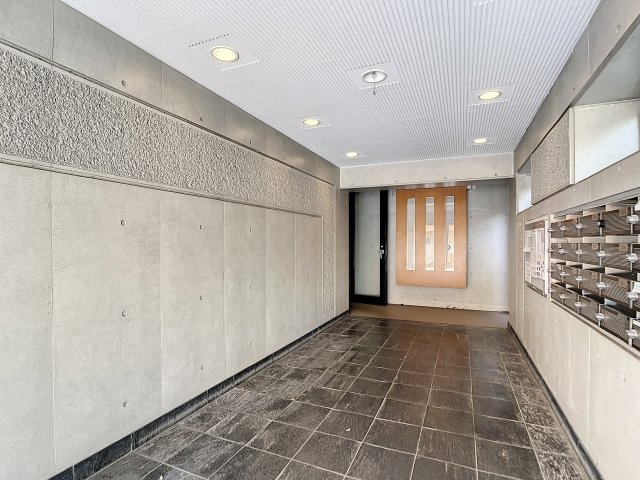 13/14 エントランス