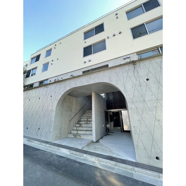 16/16 エントランス