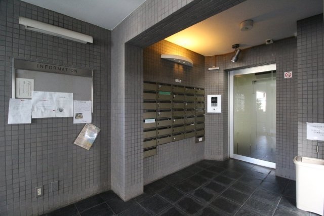 21/22 エントランス