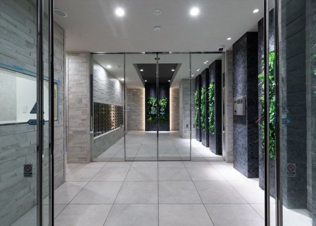 25/29 エントランス