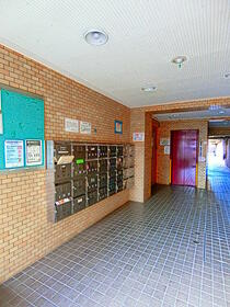 16/23 エントランス