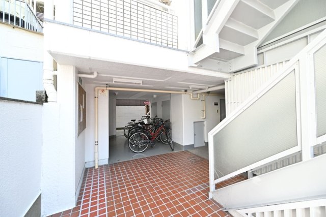 21/30 エントランス