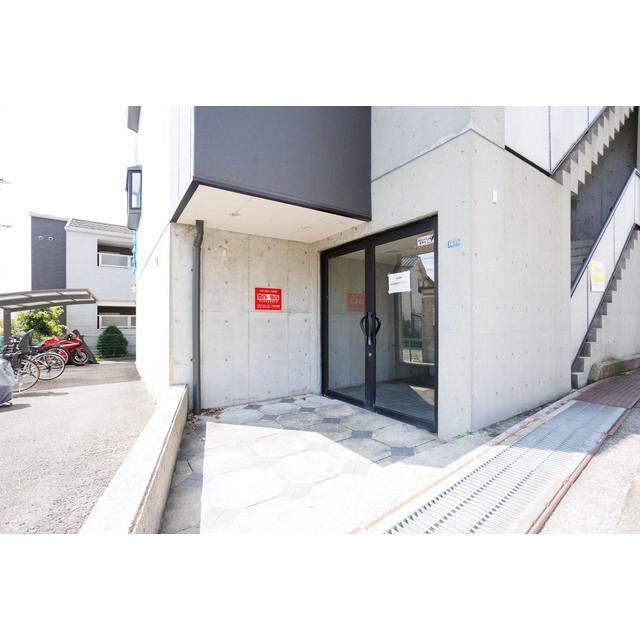 16/18 エントランス