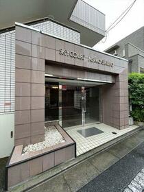 16/16 エントランス