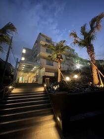 16/16 エントランス