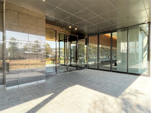 20/21 エントランス