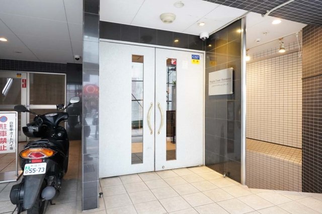 25/30 エントランス