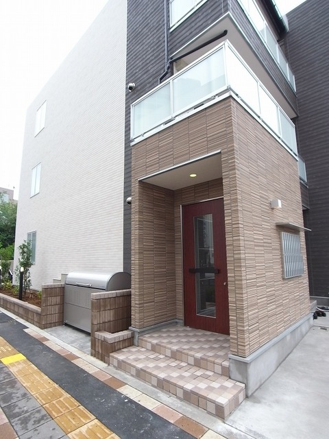 19/26 エントランス