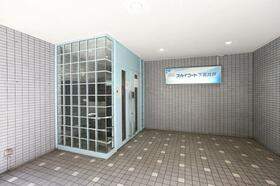 16/16 エントランス