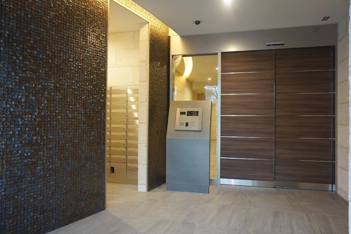 18/28 エントランス