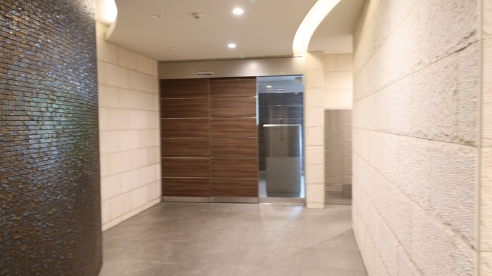 19/28 エントランス