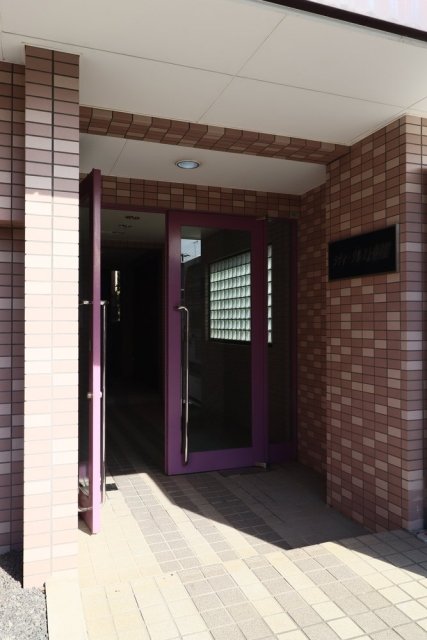 19/30 エントランス