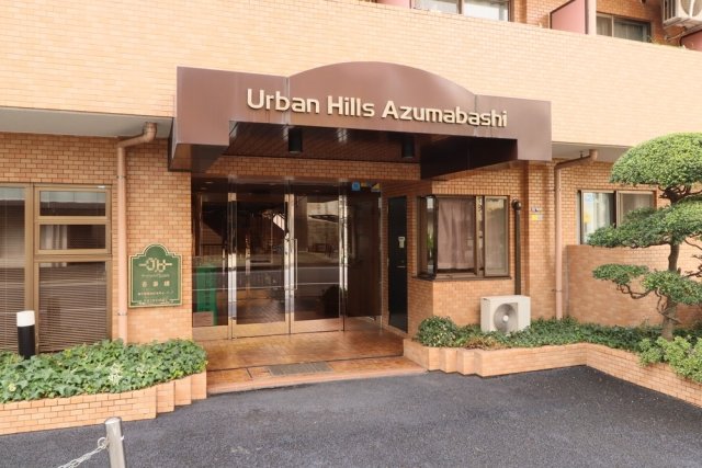 25/26 エントランス