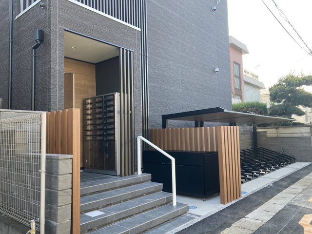 23/30 エントランス