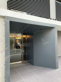 16/16 エントランス