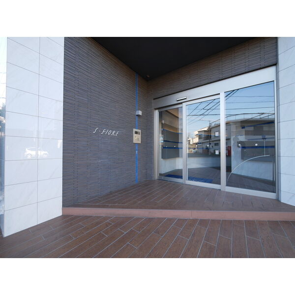 16/17 エントランス