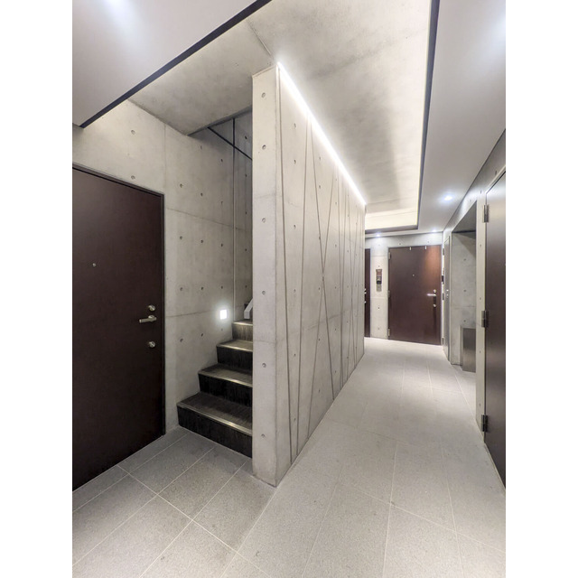 16/20 エントランス