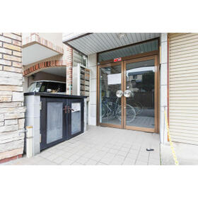 16/16 エントランス